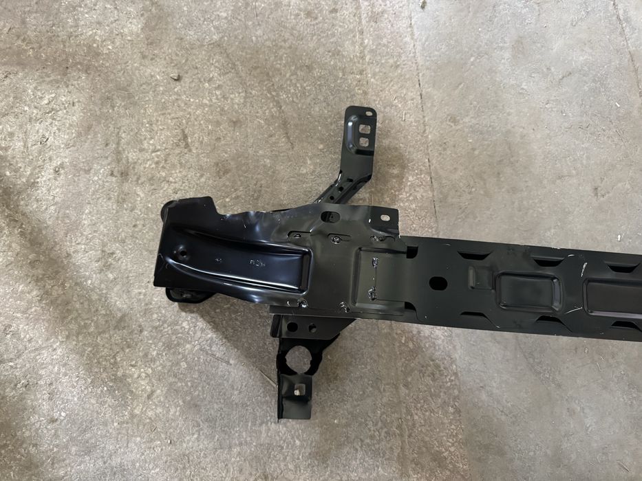 Підсилювач перднього бампера Ford Escape 2020-2026