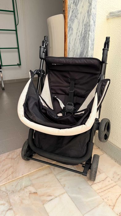 Carrinho de Bebé Nania - Prático, Leve e em Ótimo Estado