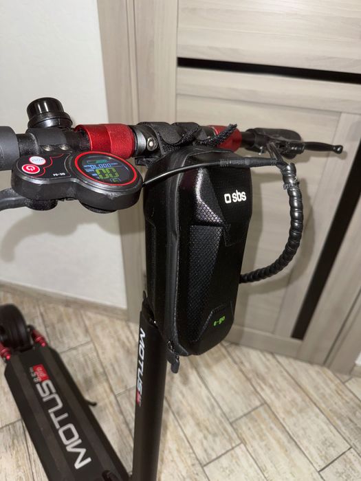 Електросамокат Motus PRO 8.5 LITE чорний