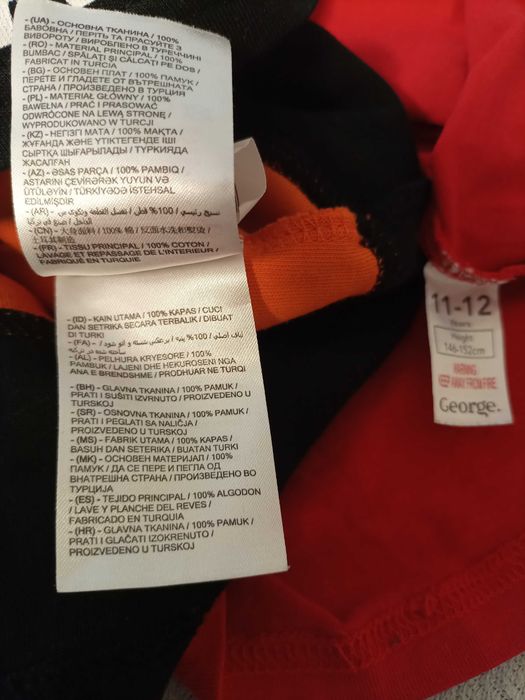 Dwie bawełniane bluzy, koszulka gratis, rozm. 146