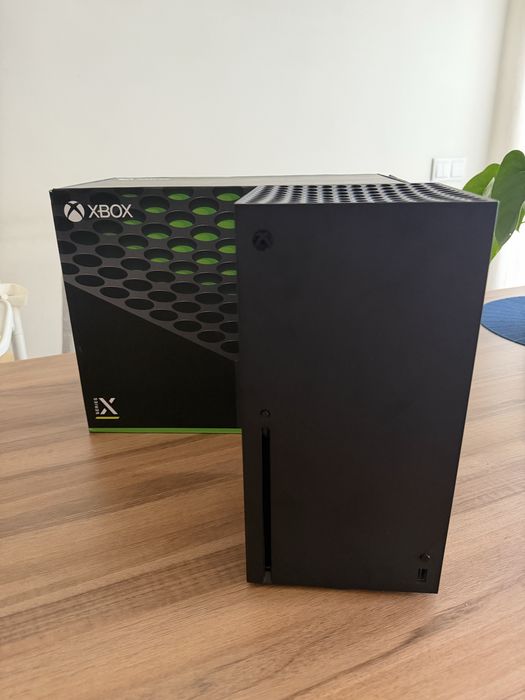 Xbox Series X c/ comando e caixa