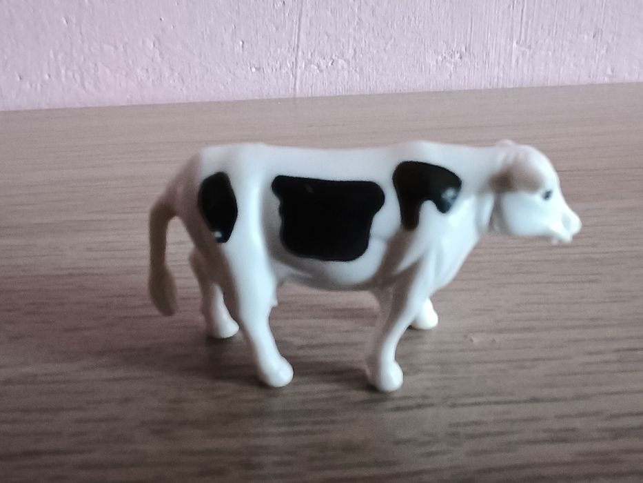 Figurki kolekcjonerskie zestaw  krowa i cielątko