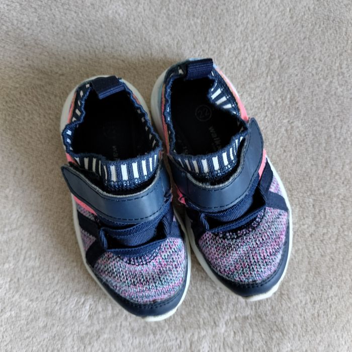 Buty sportowe sneakarsy adidasy dziecięce dziewczęce r.22