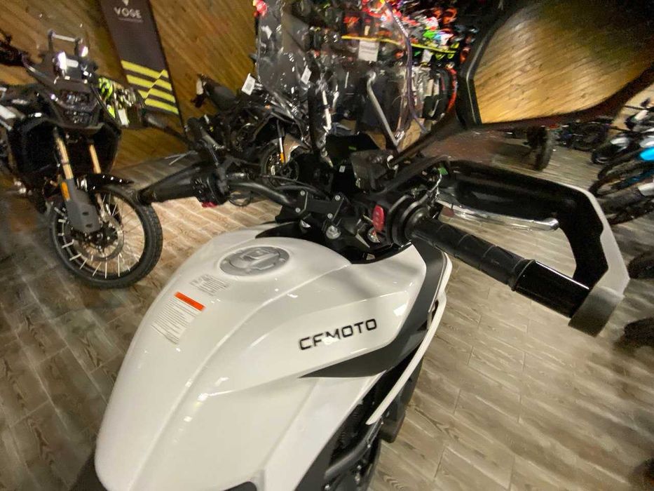 Мотоцикл CFMOTO 700MT