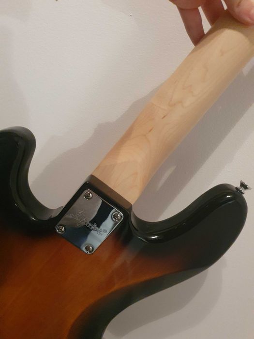 Gitara basowa Squaier