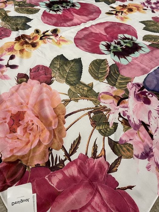 Echarpe da marca Desigual