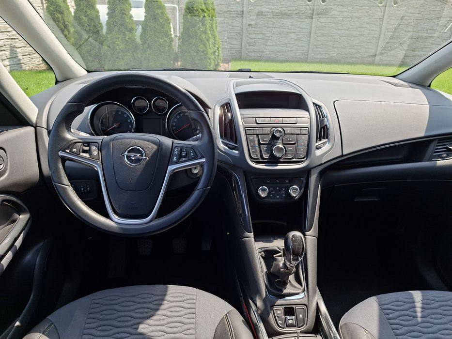 Opel Zafira C  Benzyna 1.4 Przebieg 98000 Km