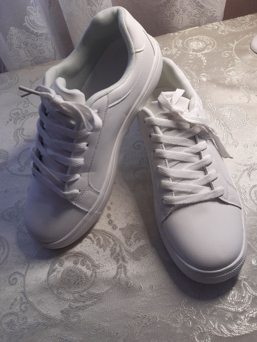 Кросівки  жіночі