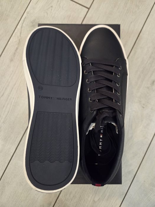Meskie skórzane buty r.43 Tommy Hilfiger granatowe