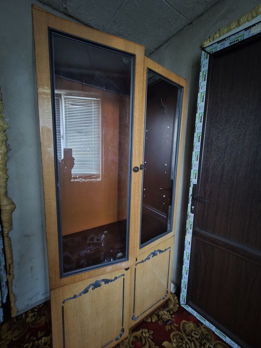 Віддам безкоштовно сервант