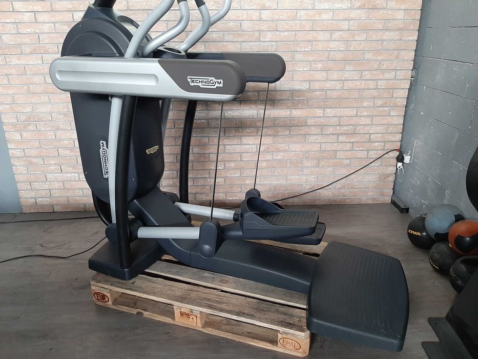 Орбітрек Technogym Vario з консоллю Unity