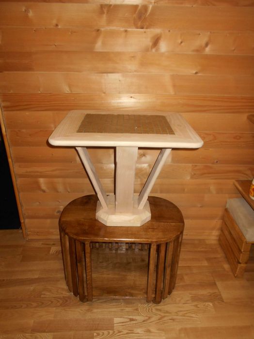 Cтолик  з натурального дерева