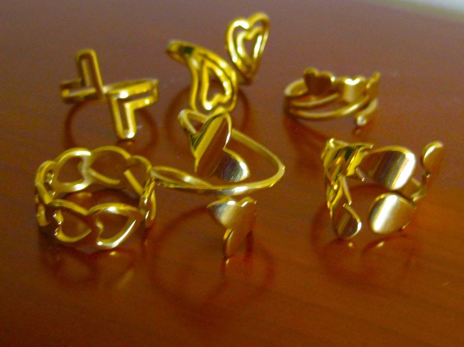 Anel Aço Dourado de Corações NOVO