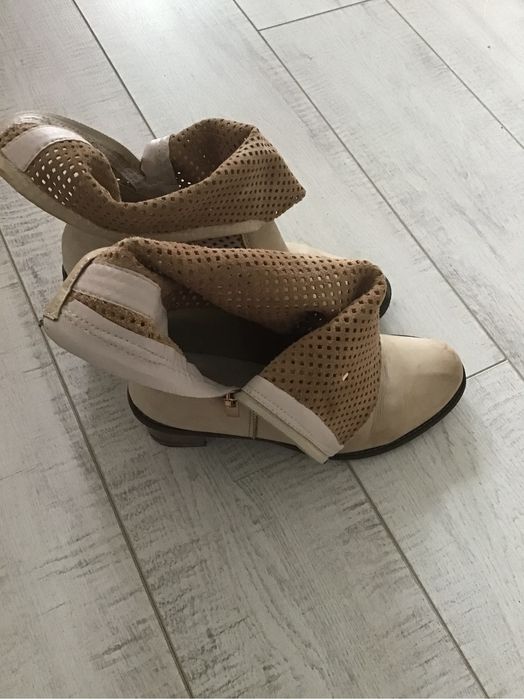 Helbut kowbojki beżowe skóra 37