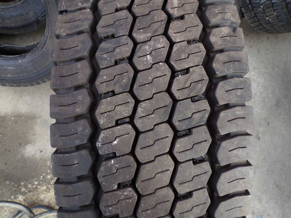 Opona 245/70R19.5 PIRELLI ST:01 TRIATHLON (620 netto)