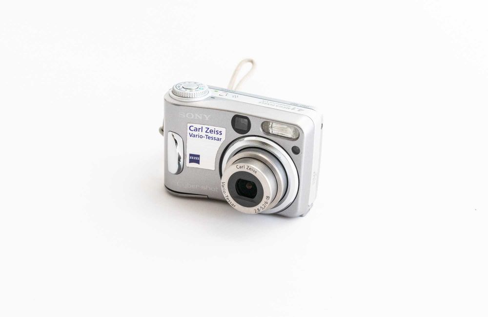 Kieszonkowy aparat cyfrowy SONY Cyber-shot DSC-S60