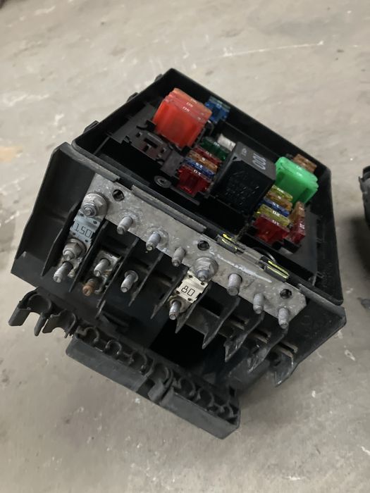 VW Golf V 5 kombi - skrzynka bezpieczników