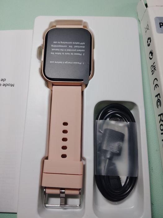 Złoty smartwatch różowy pasek