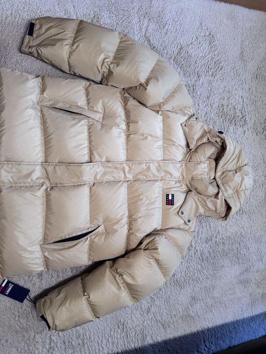 Nowa długa kurtka zimowa Tommy Hilfiger – beżowa, puchowa, z metką
