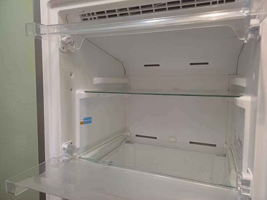 Морозильна камера Indesit DFZ 4150.1 срібна