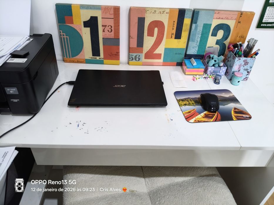 Secretaria branca em L e cadeira super confortável em boucle