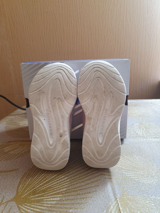 Дитячі кросівки для дівчинки Skechers