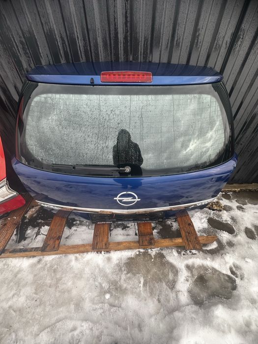Ляда кляпа кришка багажника opel astra H опель астра замок трапеція