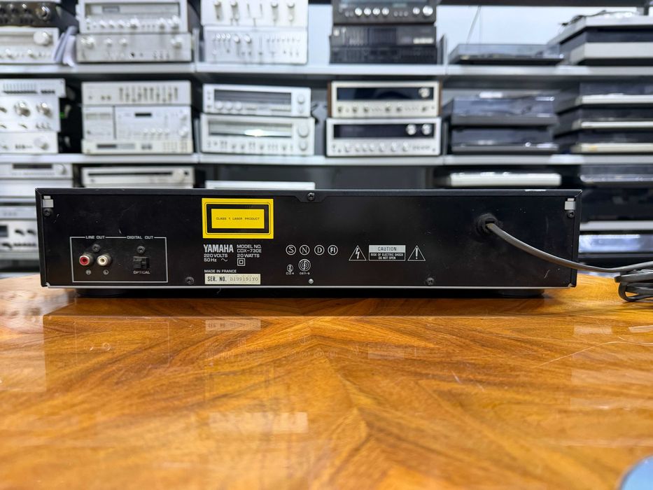 Odtwarzacz płyt CD Yamah CDX-730E Audio Room