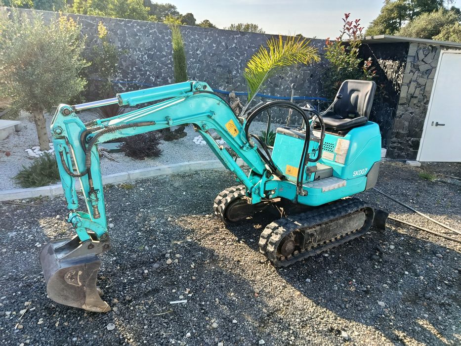 Mini giratória kobelco sk007