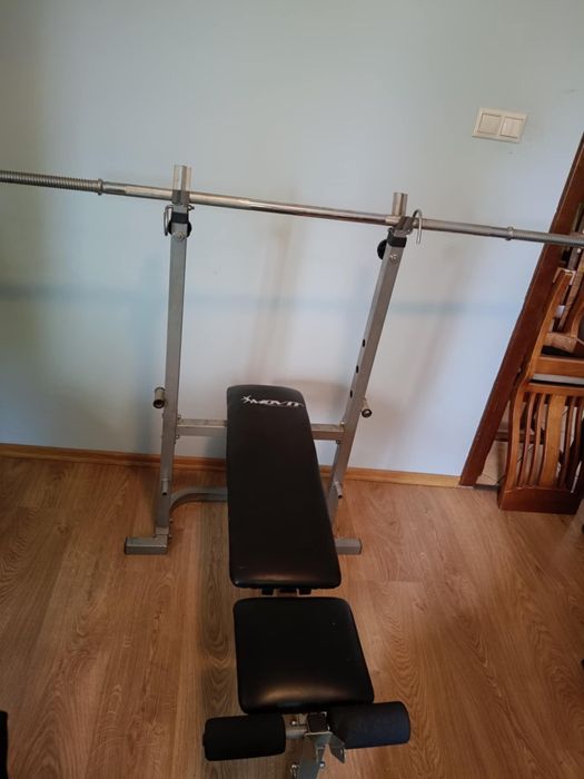 Ławka treningowa z gryfem i obciążeniem