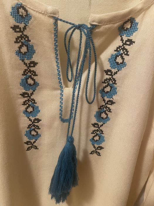 Вишиванка для дівчинки у відмінному стані