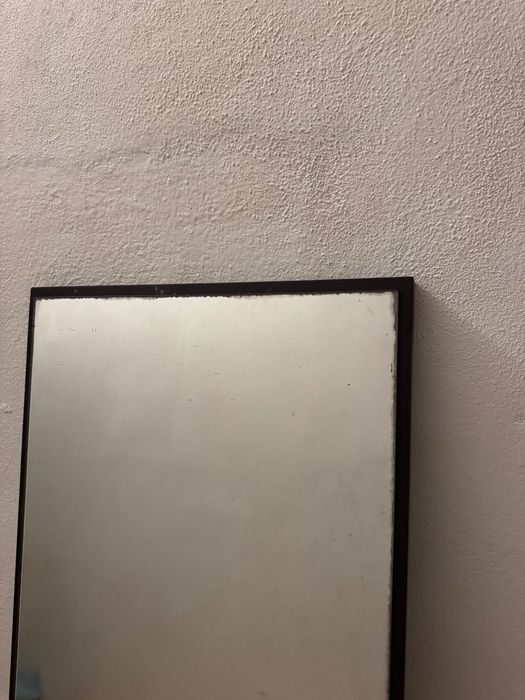 Espelho com moldura preta