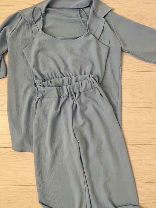 Легкий блакитний літній костюм