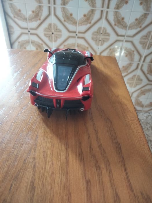 Carro telecomandado em boas condições