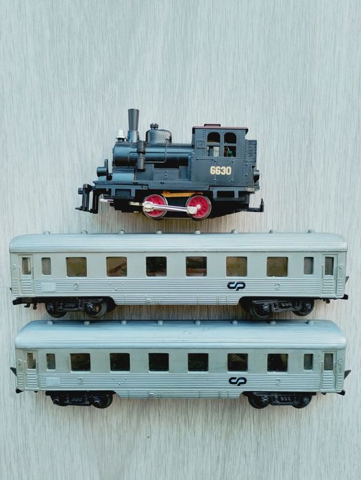 Locomotiva a Vapor + carruagens inox, H0 1:87