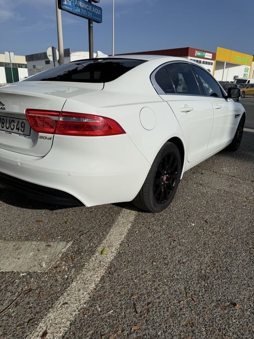 Jaguar XE Prestige Saloon