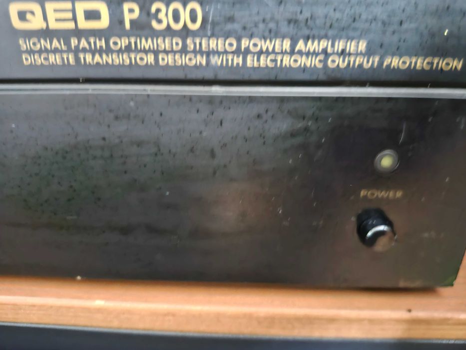 QED P300 Amplificador de Potência+QED C300 Pré-amplificador
