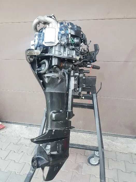 Suzuki 25KM vtwin kolektor  silnik zaburtowy częsci