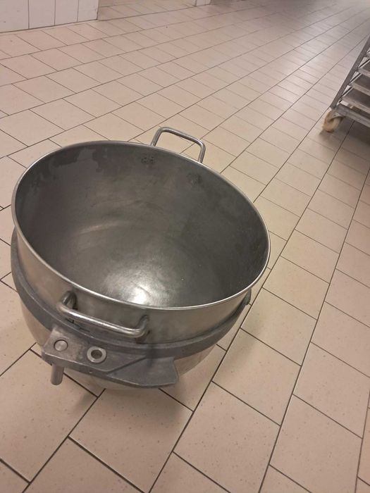 Sprzedam  solidny kocioł  z rózgami do ubijaczki REGO PM60