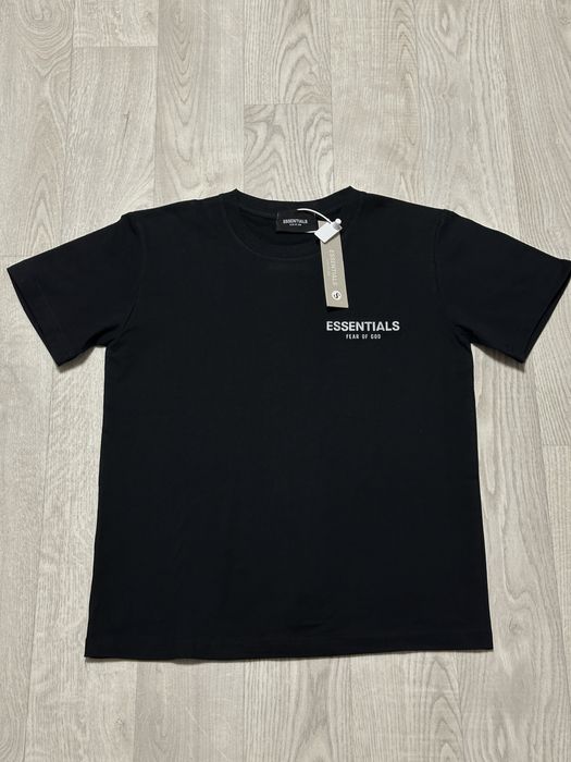 Футболка чорна Essentials, розмір S