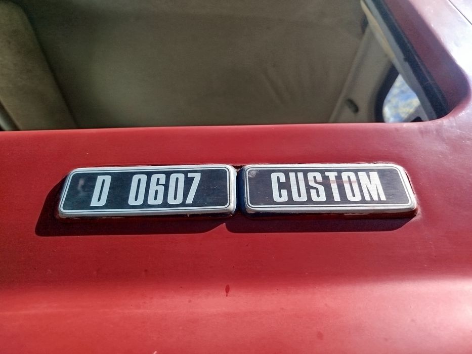 Zabytkowy Ford CUSTOM D0607 autolaweta zamienię