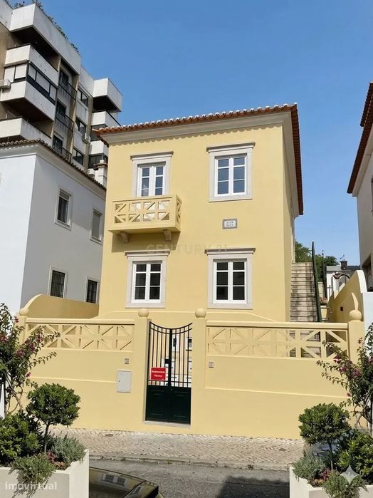 Moradia Para Obras Totais Em Carnide
