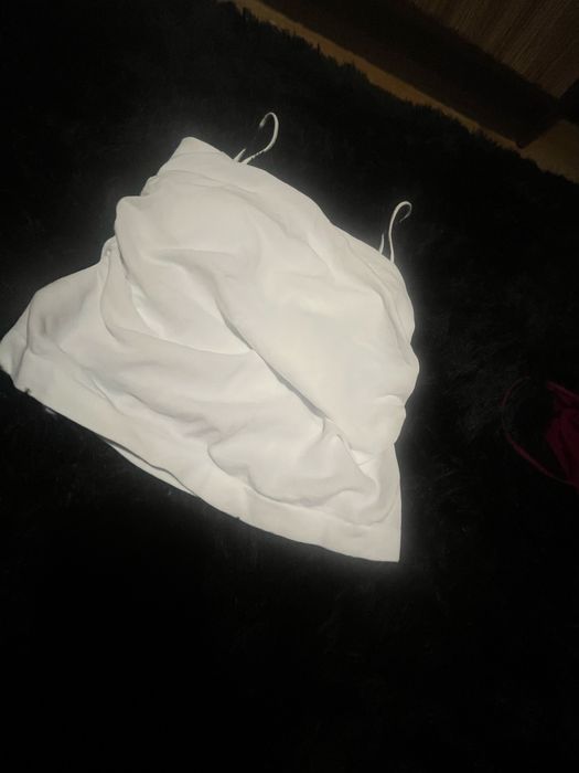 Bialy top na ramiączkach