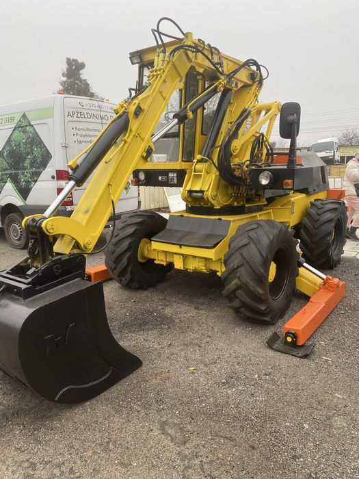 Погрузчик -экскаватор