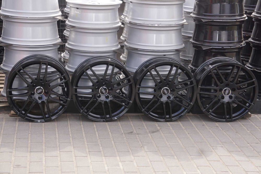 Alufelgi do Audi wzor RS4 5x112 8Jx18 et35 cb57,1mm w czarnym lakierze, nowe dekielki