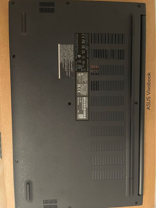 ASUS Vivobook 15 – Stan idealny. Nowy RAM: 16 GB Dysk: SSD 512 GB