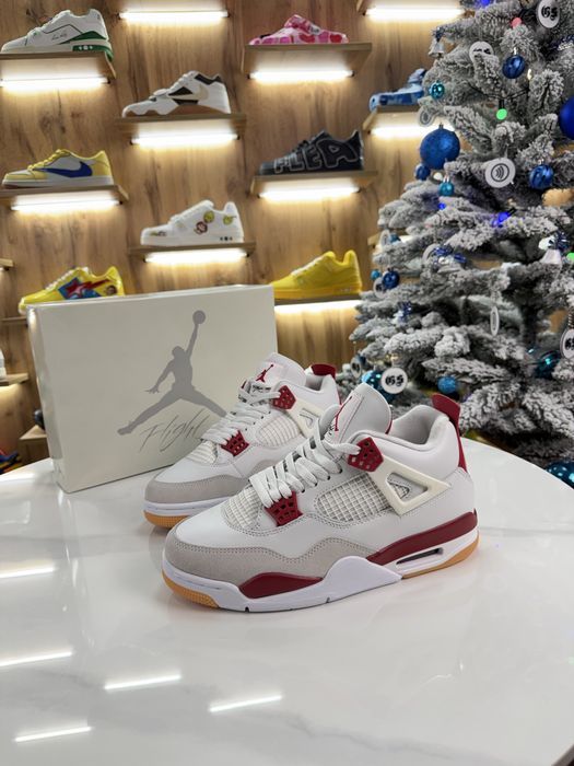 Кросівки Nike Air Jordan 4 SB Varsity Red