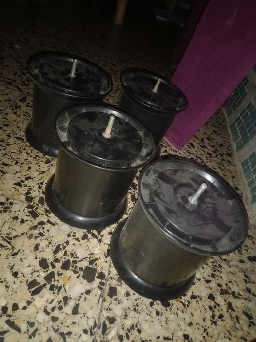 Pés de móvel ou sofá - 4 unidades