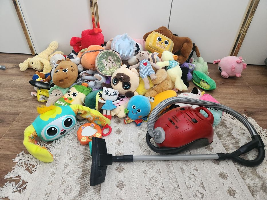 Zestaw zabawek turlak lusterko pluszaki odkurzacz
