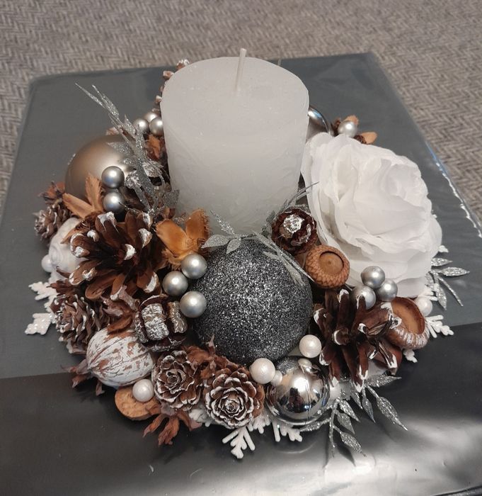Новорічний вінок та інші прикраси